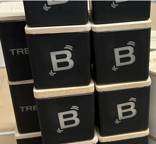 TREMBLE "B" Candle